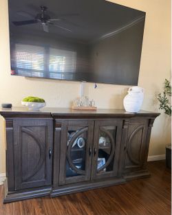 Tv stand/ Buffett