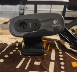 Logitech C270 Hd Computer Webcam, 1280 Pixels X 720 Pixels, 1 Mp.

 Black  High definition 720p video in widescreen for picture quality