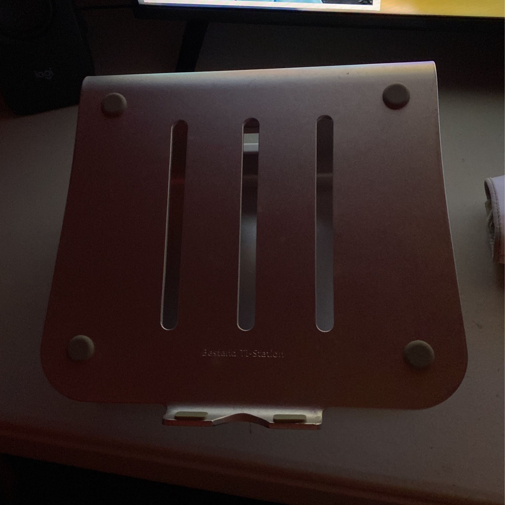 Macbook Stand