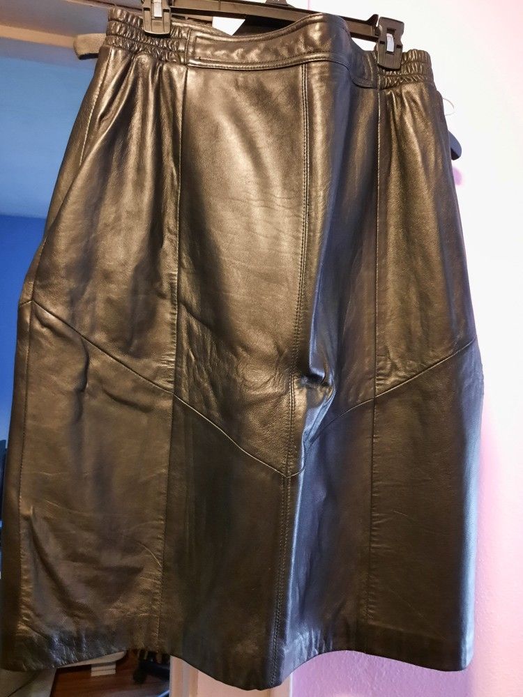 Woman Leather Skirt Size 18