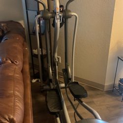 Sports Art O07 Eliptical