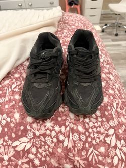 New balance white and black