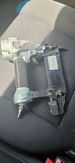 Hitachi Pneumatic Brad nailer