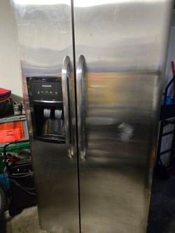 Frigidaire side by side freezer/refrigerator