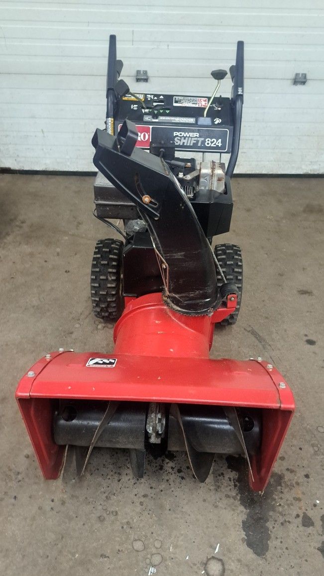 For Sale:Toro PowerShift 8HP/24" Bucket with Electric Start $350