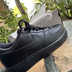 Nike Air Force 1 ‘07 - Size: Men 11/ Woman 9.5