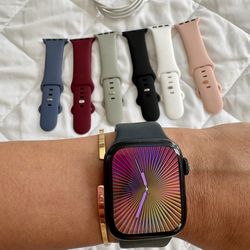 Apple Watch Series 7 +charger + Set Of Extra 6 Wrist Bands 
