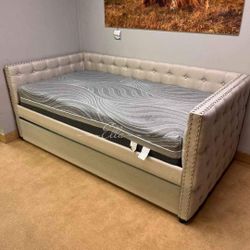 🌹Romana Daybed Financing and Delivery Options Available 