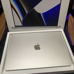 Brand New MACBOOK AIR M3 CHIP!!