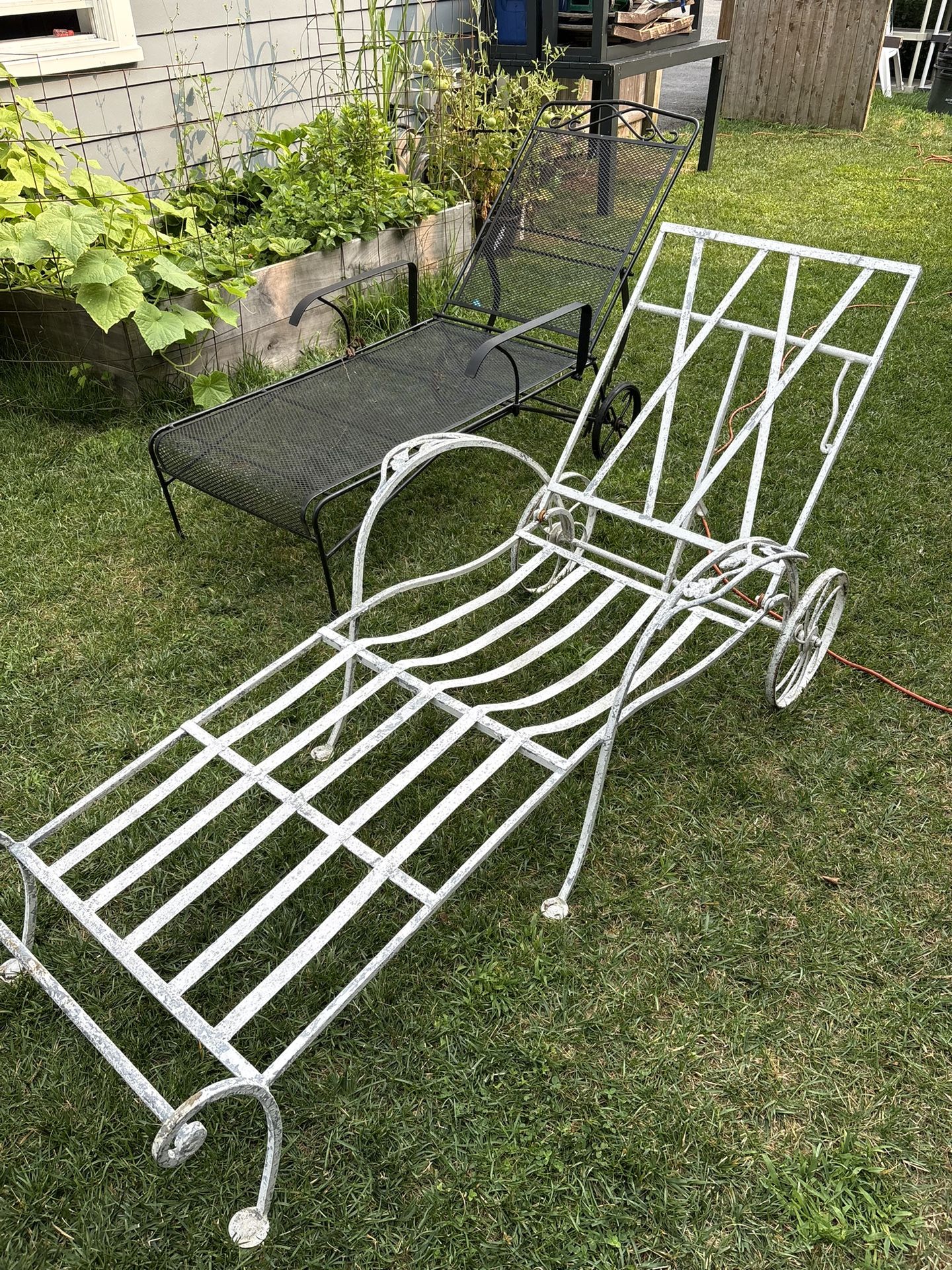 Vintage salterini wrought iron chaise lounge chair can deliver