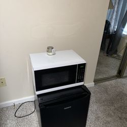 2 fridges With Freezer/ Microwave 