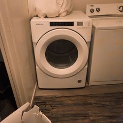 Washer And Dryer Both Still In Mint Condition 