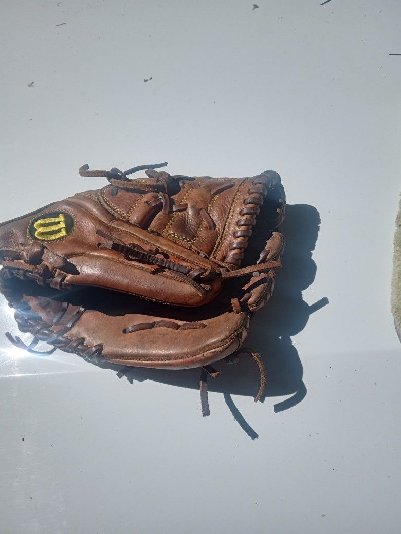 Wilson .A800 Leather baseball mitt