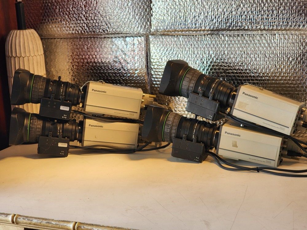 4 PANASONIC AW-E600 WITH 4 WV-BM 990 VIDEO MONITORS $400 OBO