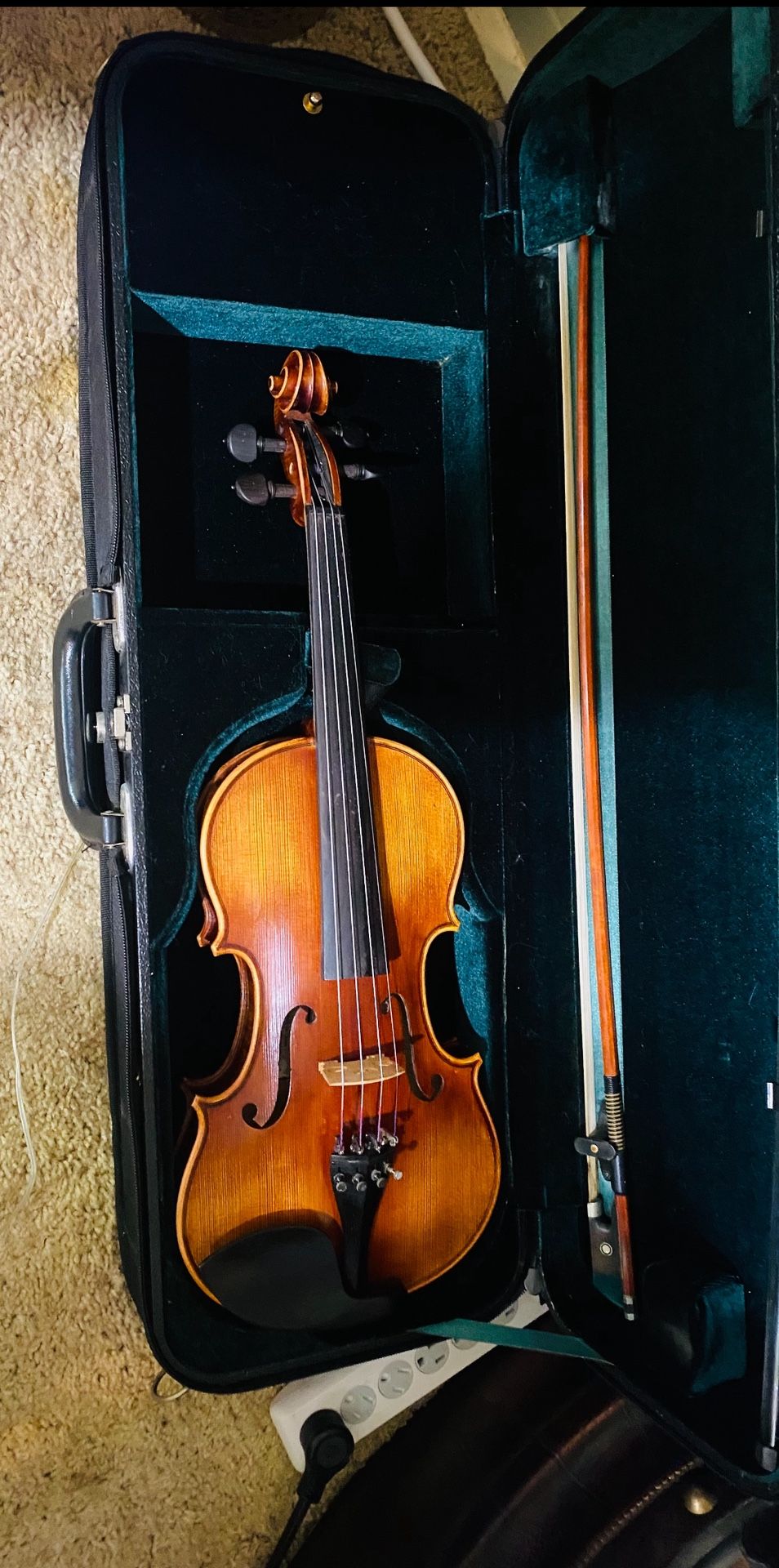 YUAN QIN FULL SIZE USED VIOLIN WITH CASE & BOW