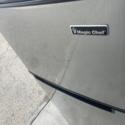 Mini Fridge Magic Chef