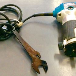 Makita Fixed Base Variable Speed COMPACT ROUTER with Quick-Release