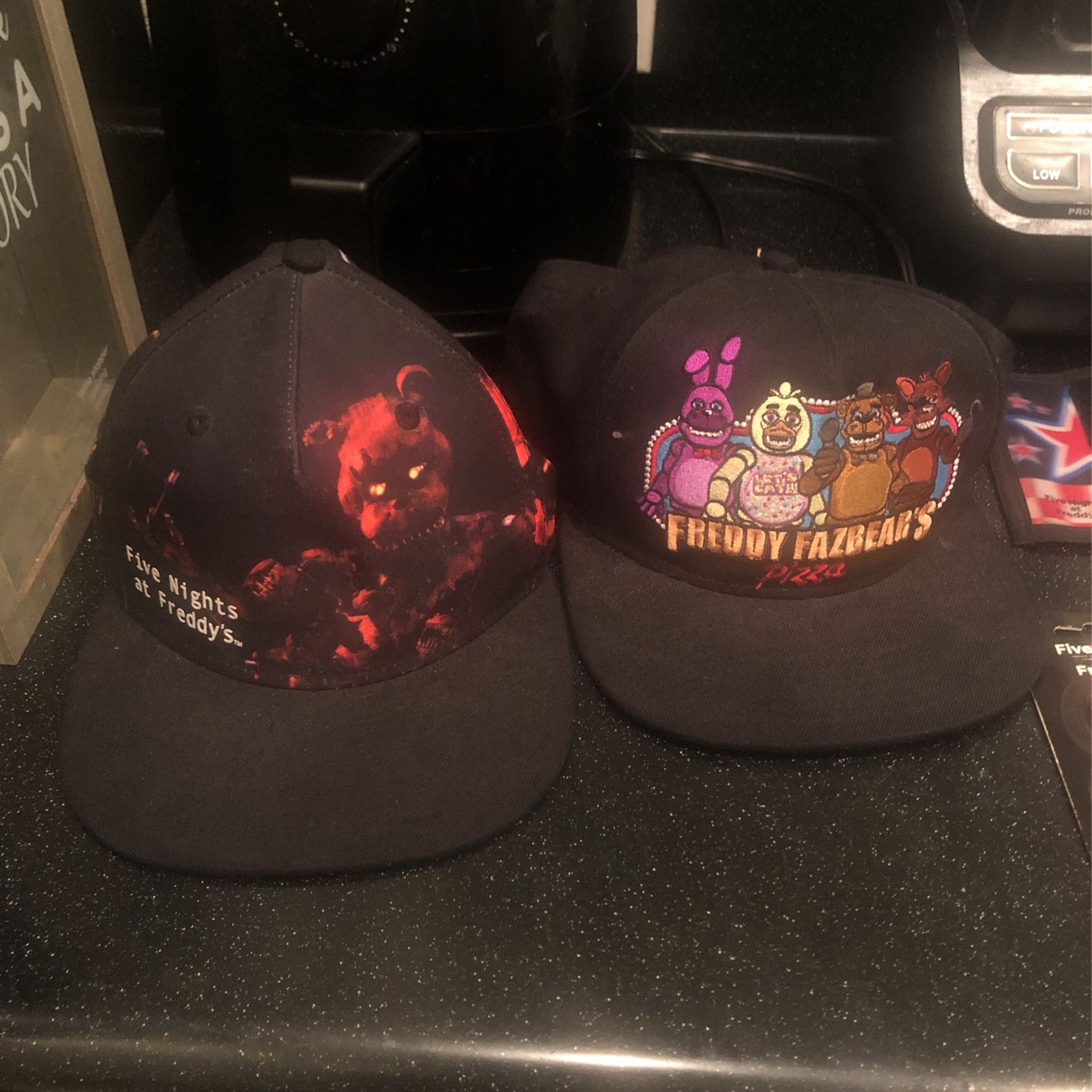 Five Nights At Freddy’s (Hats Wallets Buttons)