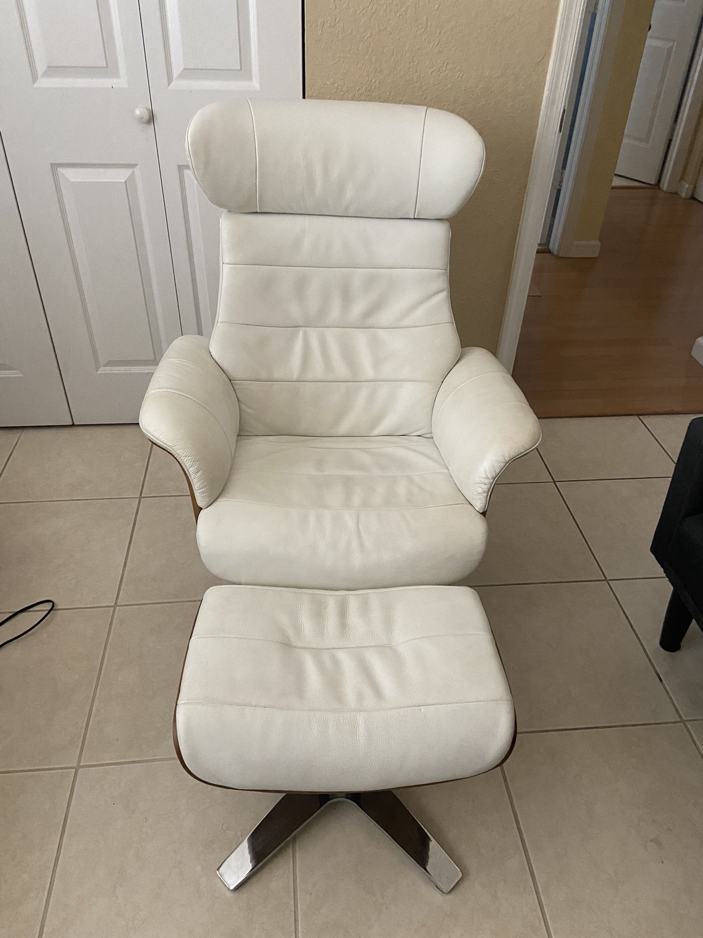Anniston 31" Leather Swivel Chair Recliner & Ottoman Set