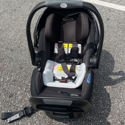 Graco Rear Facing Baby Car Seat. 