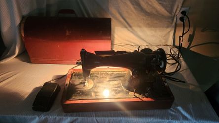 Vintage 1941 Singer 15-91 Sewing Machine w/case  – Potted Motor – Wartime Blackside Style