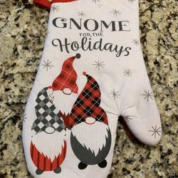 New Oven Mitten W/ Gnome Family & Say Gnome For The Holidays, Thick Quilted Fabric, Reverses To Solid Red Color