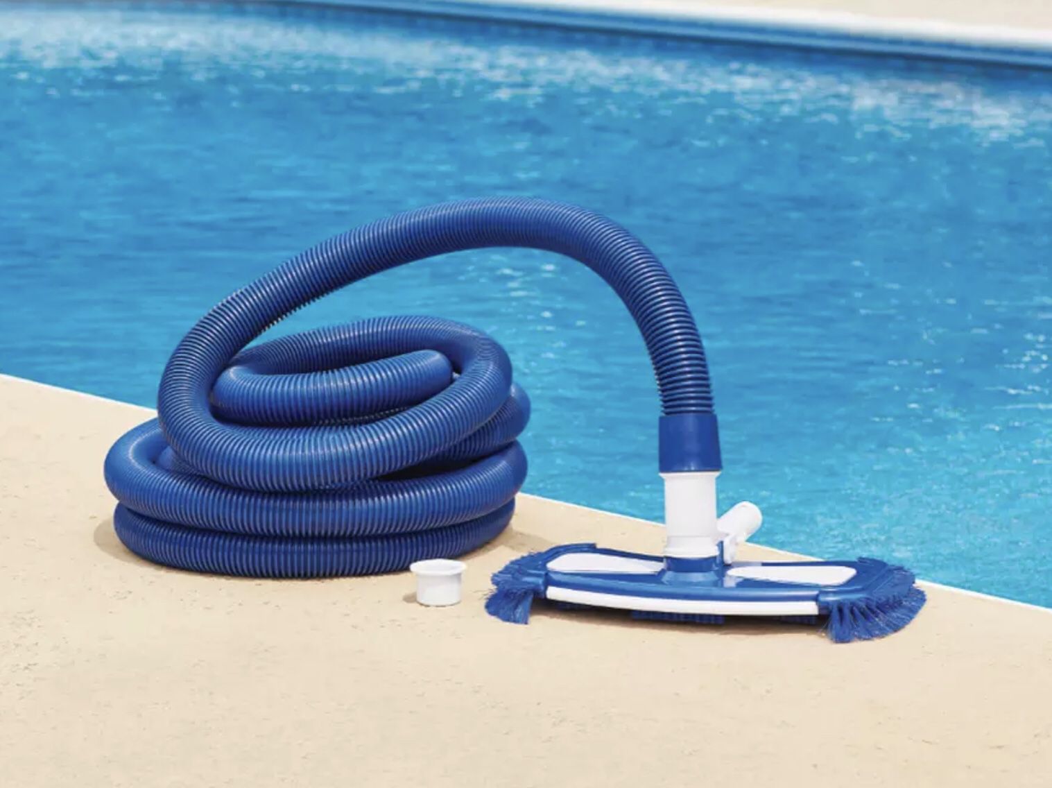 Mainstays 2pc Pool Cleaning Kit Include 25FT Hose and Vacuum Head - El kit de limpieza de piscinas