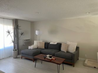 Living Spaces L-Shaped Sectional Couch – Great Condition