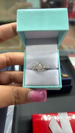 Lady's cluster ring 14k white