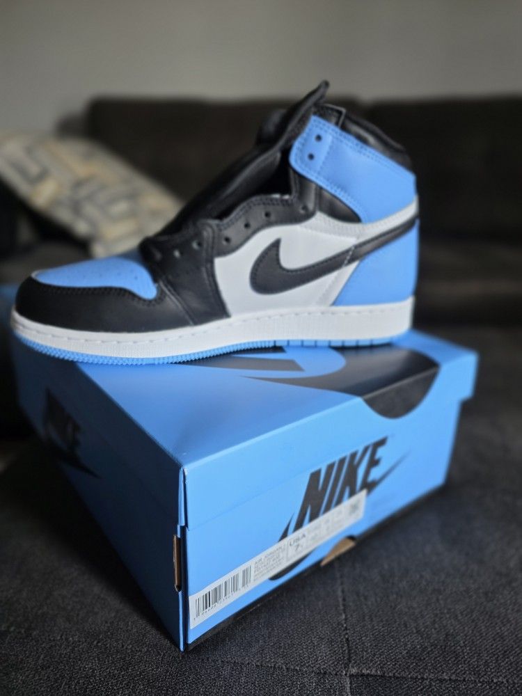 Air Jordan 1 High Unc - Sz 7y