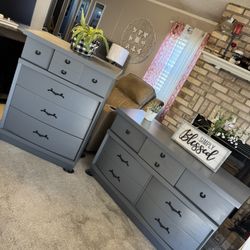 ✨✨GORGEOUS GRAY SOLID WOOD DRESSER SET✨✨