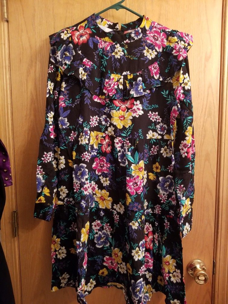 Junior Womens Dress Dresses Size Medium 8 10 & Gray Zip Up Sweater Size Small Never Worn