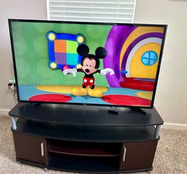 50” Samsung Smart TV with TV Stand & Roku – Fully Working, Well Maintained
