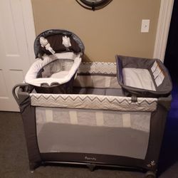Barely Used Ingenuity Smart & Simple Playard (Bassinet, Changer, Play Area)  W/  Sheets. 