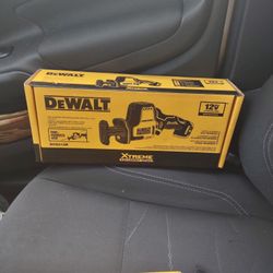 DeWalt Xtreme subcompact 1/2 In impact wrench & One handed Reciprocating Saw