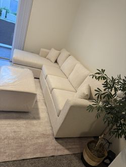 💥brand New Cream Sectionals With Free Ottoman 