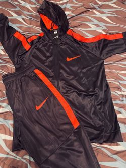 Men’s Nike jogging suits Sizes xl and 3x 4x