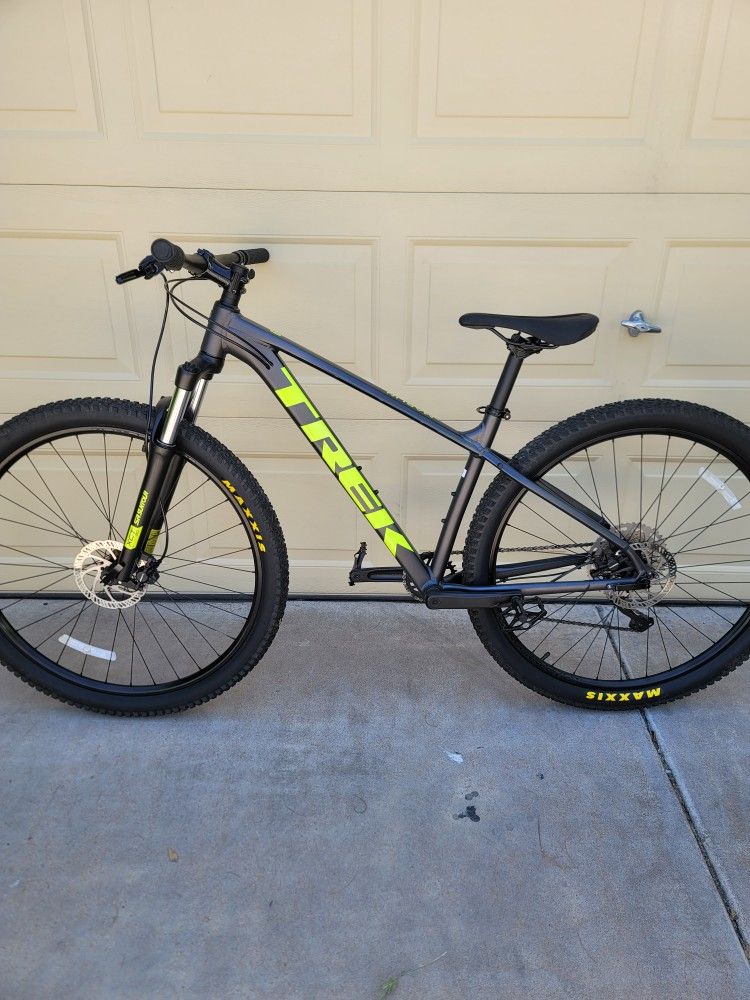 TREK MARLIN 6 MOUNTAIN BIKE 29ER 1X10 (MEDIUM FRAME)