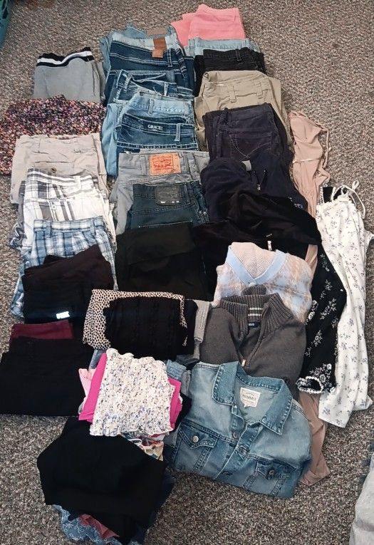 53 ITEM CLOTHING SET / BUNDLE / LOT