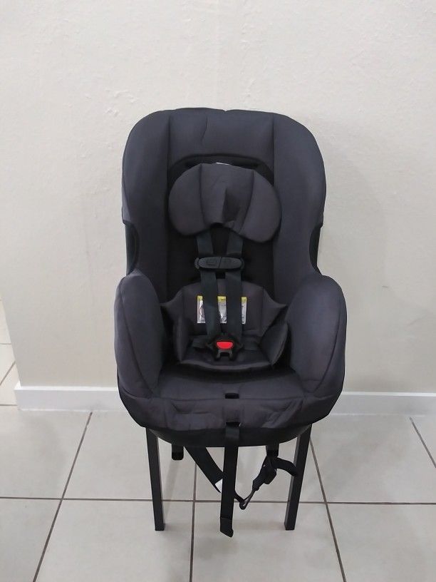 Evento Car Seat 22-65 Lbs Fabrique en 2021-04-06.expire 2027-04-05.New