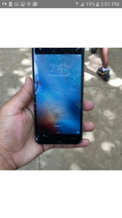 Iphone 6+ unlocked cracked