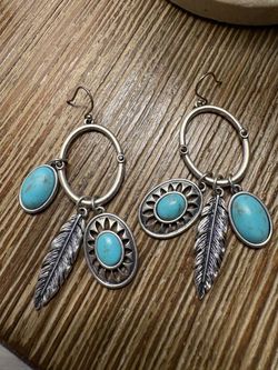 Western-style dangle earrings