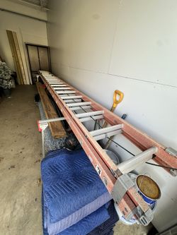 40’ Fiberglass Ladder