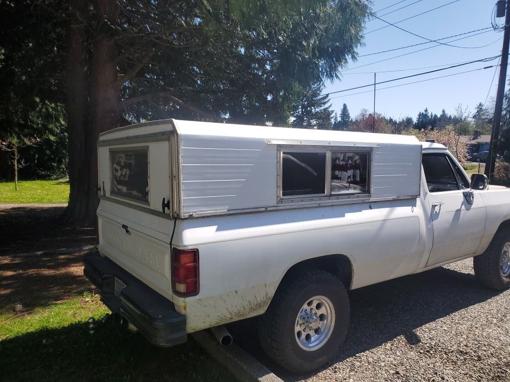 Winnebago Truck Camper/Canopy