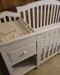 Brittany crib and changer online