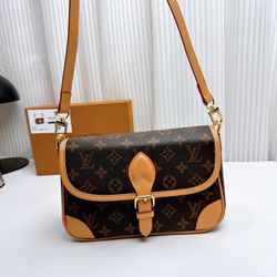 Louis Vuitton Women's fashion trend versatile bags