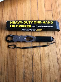Fish Gripper with Built in Scale