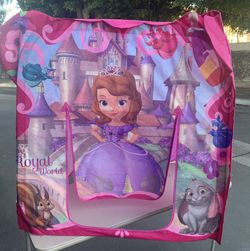 Disney princes play Tent