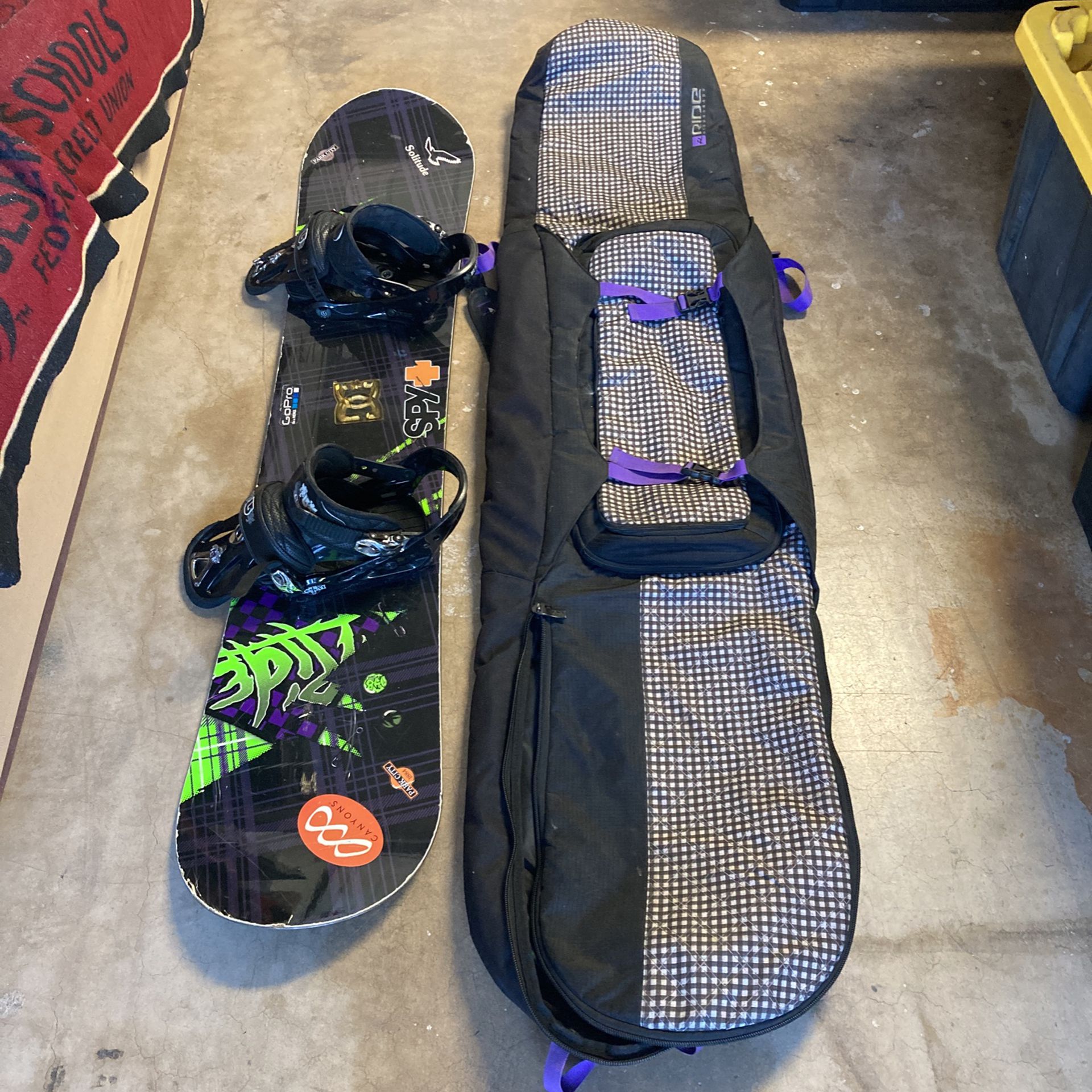 Ride Snowboard  W/ Carry Bag 