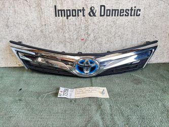 w/2smallcracks 2012 - 2014 TOYOTA CAMRY HYBRID GRILLE OEM AY73758 emblem included